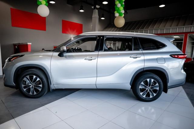 used 2022 Toyota Highlander car, priced at $33,888