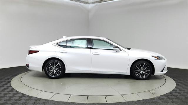 new 2025 Lexus ES 300h car, priced at $50,499