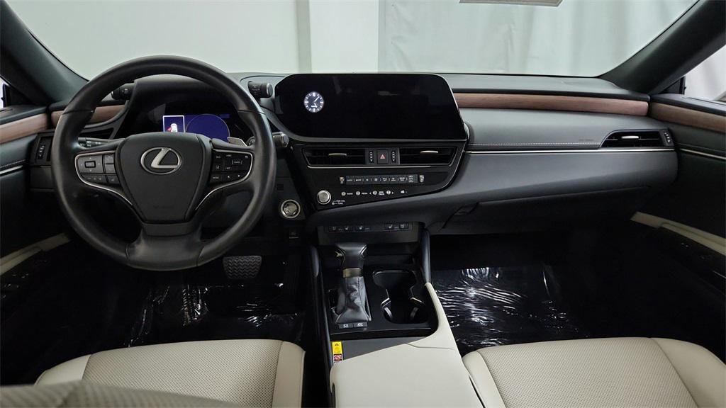 used 2023 Lexus ES 300h car, priced at $40,995