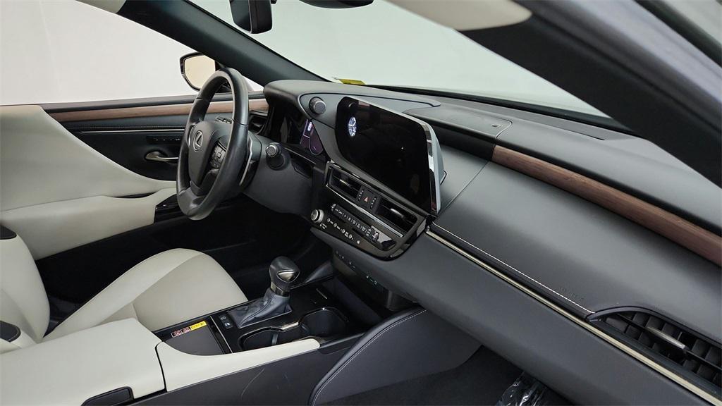 used 2023 Lexus ES 300h car, priced at $40,995