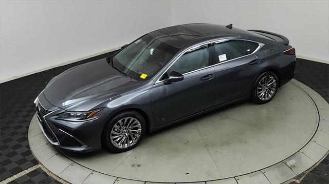 new 2025 Lexus ES 300h car, priced at $57,895