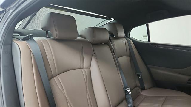 new 2025 Lexus ES 300h car, priced at $57,895