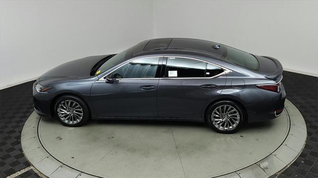 new 2025 Lexus ES 300h car, priced at $57,895