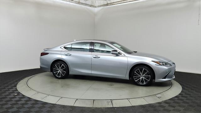 used 2023 Lexus ES 300h car, priced at $40,900
