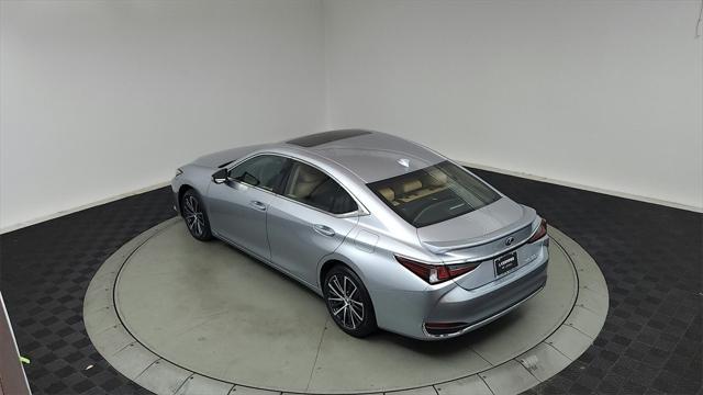 used 2023 Lexus ES 300h car, priced at $40,900