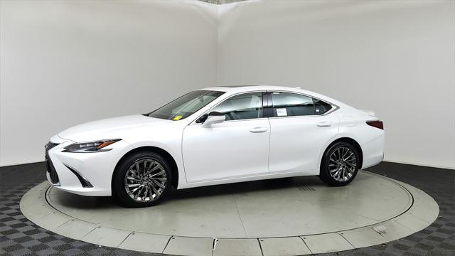 new 2025 Lexus ES 300h car, priced at $56,564