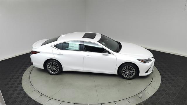 new 2025 Lexus ES 300h car, priced at $56,564