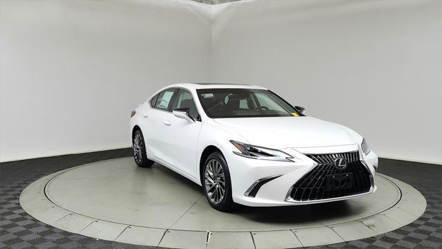 new 2025 Lexus ES 300h car, priced at $56,564