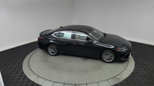 new 2025 Lexus ES 300h car, priced at $57,144