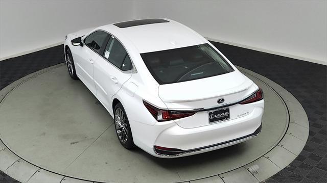 new 2025 Lexus ES 300h car, priced at $58,204