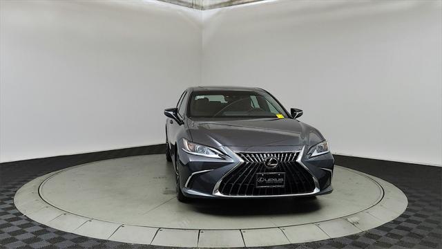 new 2025 Lexus ES 300h car, priced at $48,675