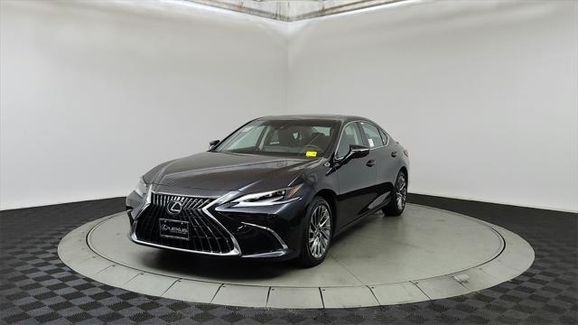 new 2025 Lexus ES 300h car, priced at $56,154