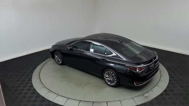 new 2025 Lexus ES 300h car, priced at $56,154