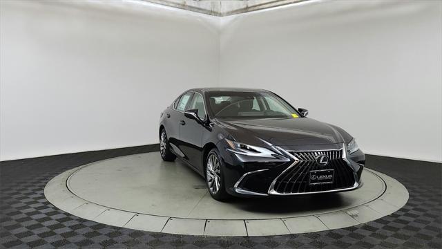 new 2025 Lexus ES 300h car, priced at $56,154