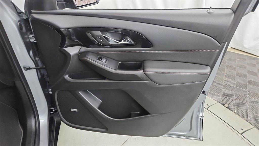 used 2023 Chevrolet Traverse car, priced at $32,988