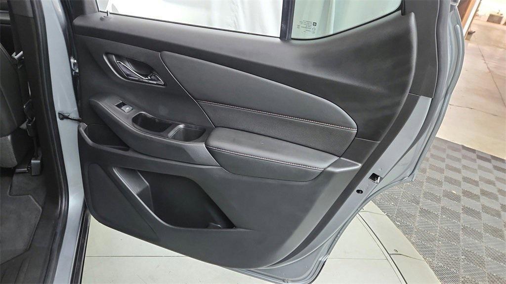 used 2023 Chevrolet Traverse car, priced at $32,988