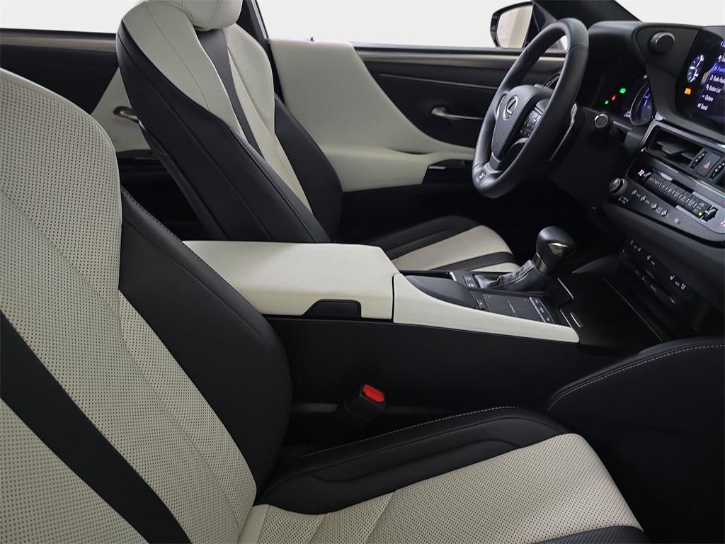 used 2022 Lexus ES 300h car, priced at $36,225
