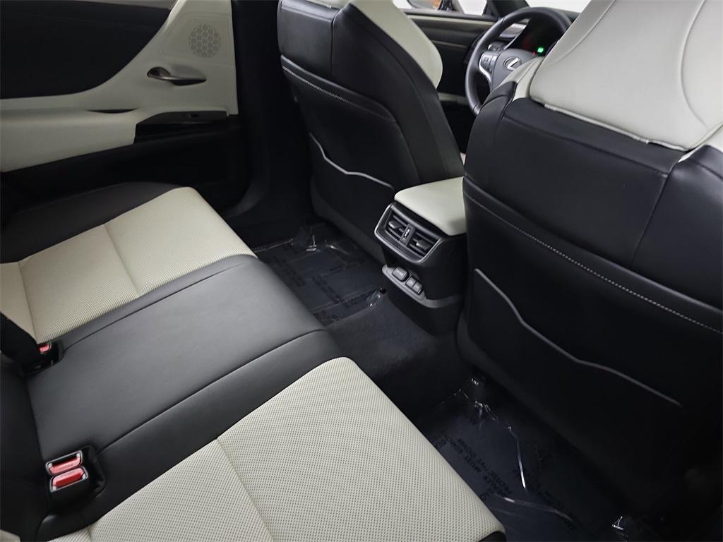 used 2022 Lexus ES 300h car, priced at $36,225