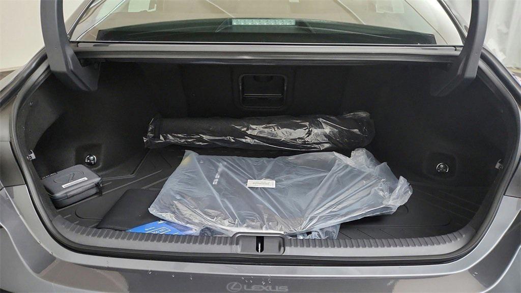 new 2025 Lexus ES 300h car, priced at $51,564