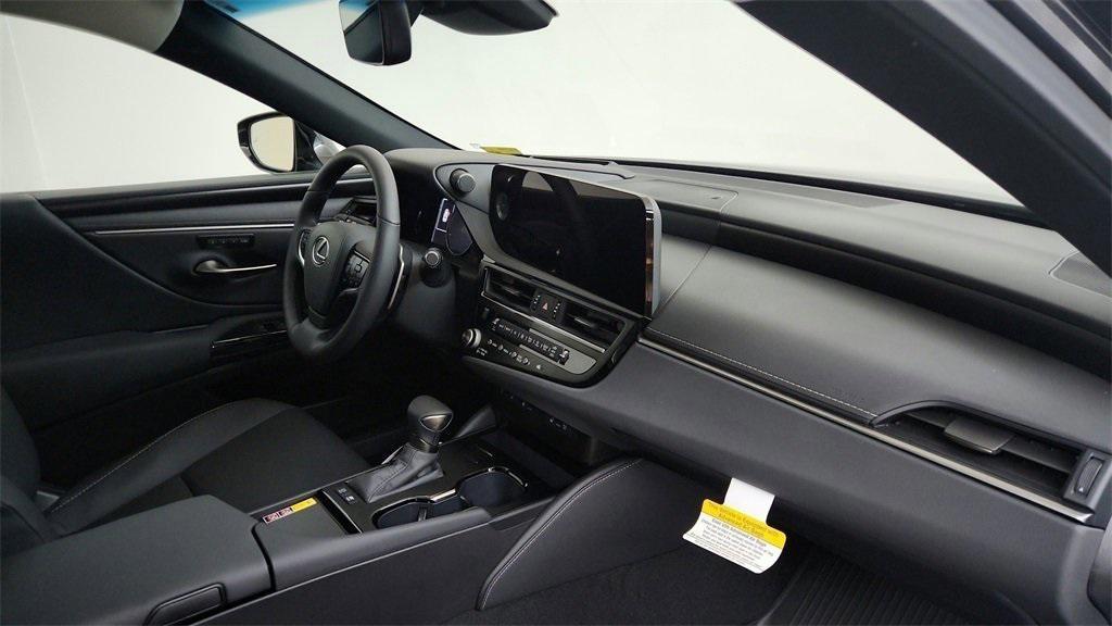 new 2025 Lexus ES 300h car, priced at $51,564