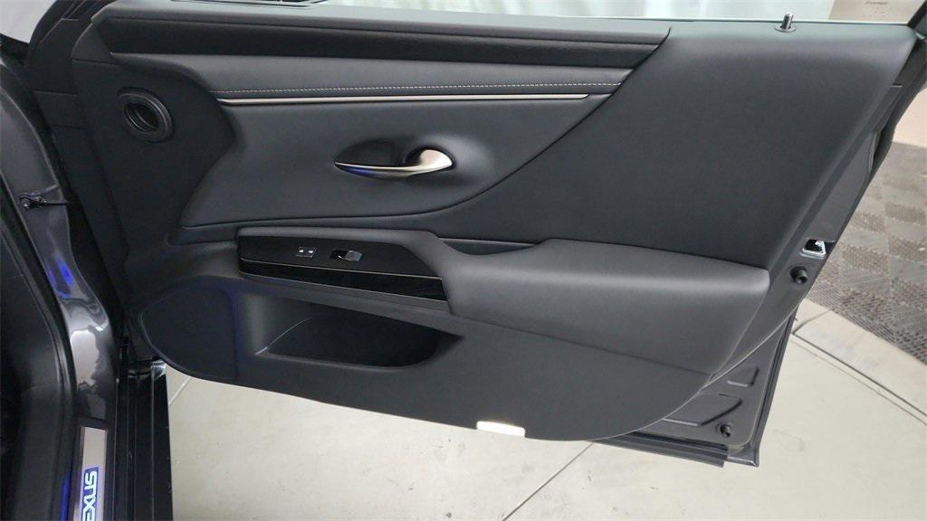 new 2025 Lexus ES 300h car, priced at $51,564