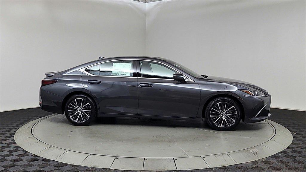new 2025 Lexus ES 300h car, priced at $51,564