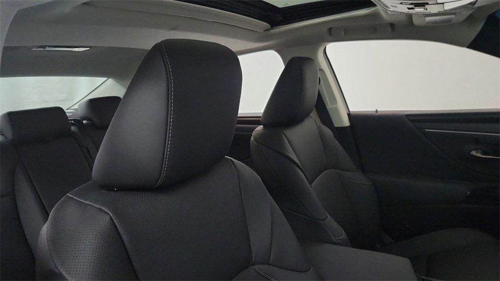 new 2025 Lexus ES 300h car, priced at $49,514