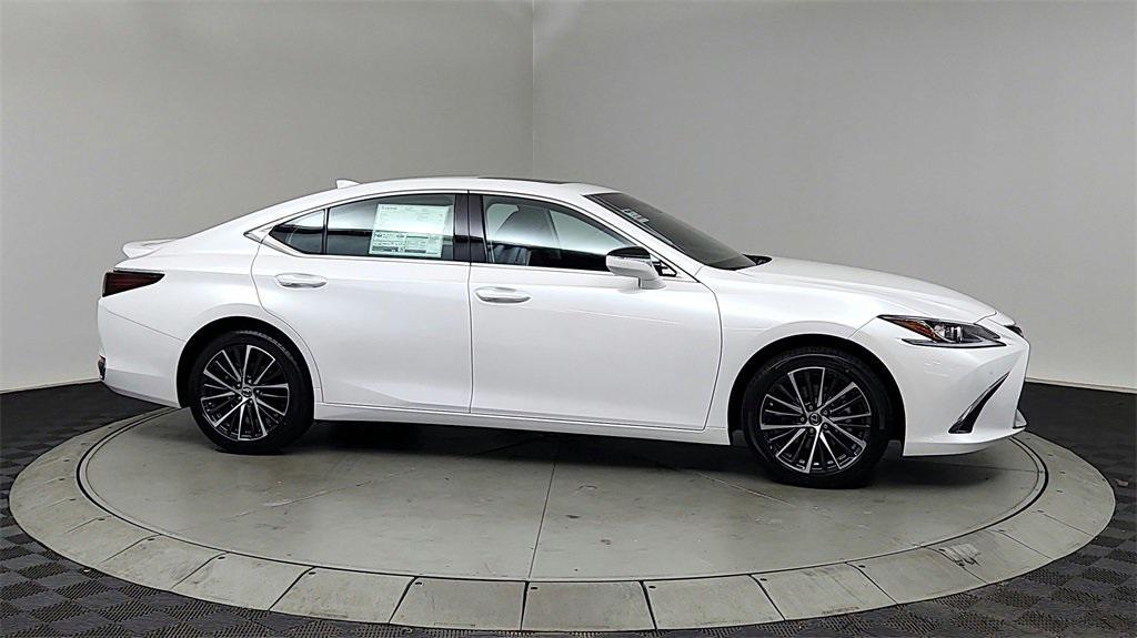 new 2025 Lexus ES 300h car, priced at $49,514