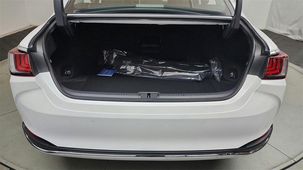 new 2025 Lexus ES 300h car, priced at $49,514