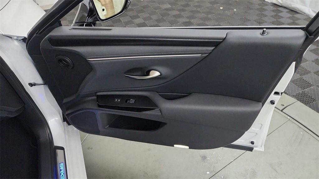 new 2025 Lexus ES 300h car, priced at $49,514