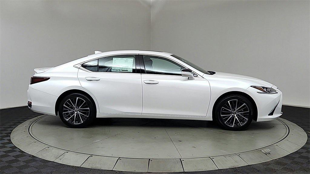 new 2025 Lexus ES 300h car, priced at $49,514