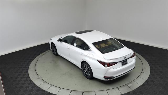 new 2025 Lexus ES 300h car, priced at $49,314