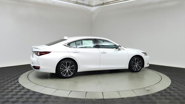 new 2025 Lexus ES 300h car, priced at $49,314