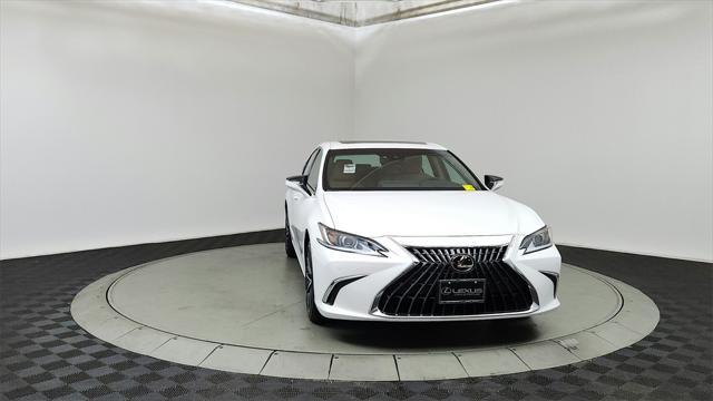 new 2025 Lexus ES 300h car, priced at $49,314