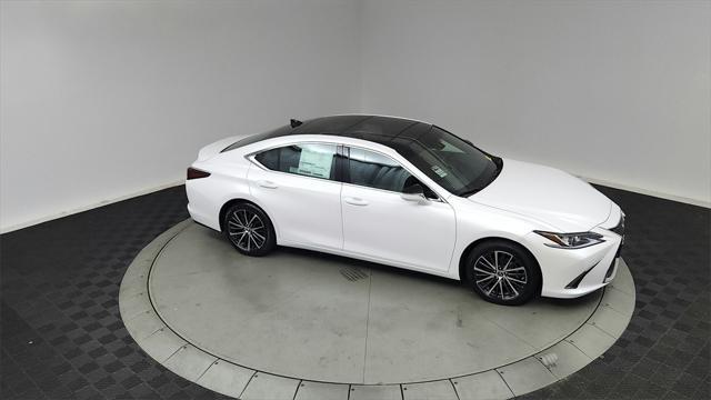 new 2025 Lexus ES 350 car, priced at $50,044