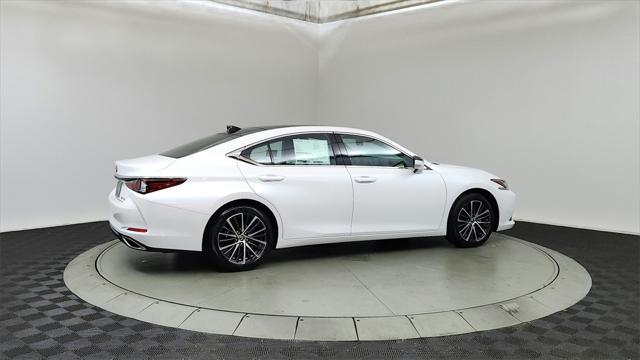 new 2025 Lexus ES 350 car, priced at $50,044