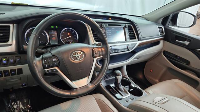 used 2016 Toyota Highlander Hybrid car, priced at $25,995