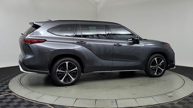 used 2022 Toyota Highlander car, priced at $38,420
