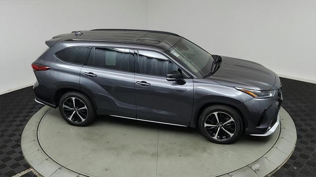 used 2022 Toyota Highlander car, priced at $38,420