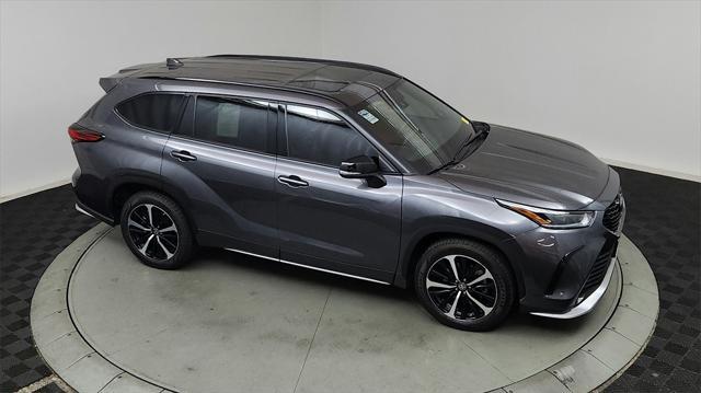 used 2022 Toyota Highlander car, priced at $38,420