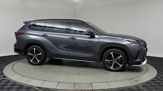 used 2022 Toyota Highlander car, priced at $38,420