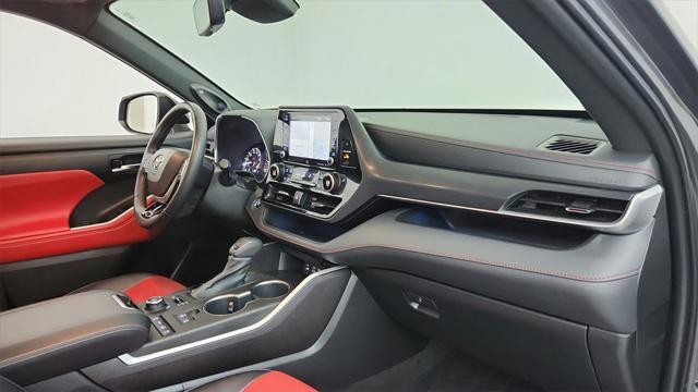 used 2022 Toyota Highlander car, priced at $38,420