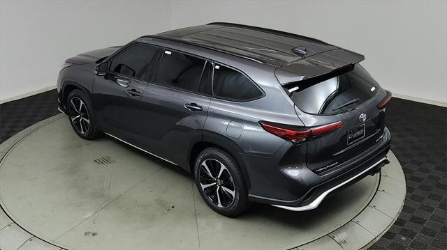 used 2022 Toyota Highlander car, priced at $38,420