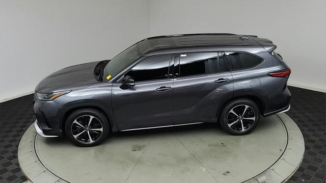 used 2022 Toyota Highlander car, priced at $38,420