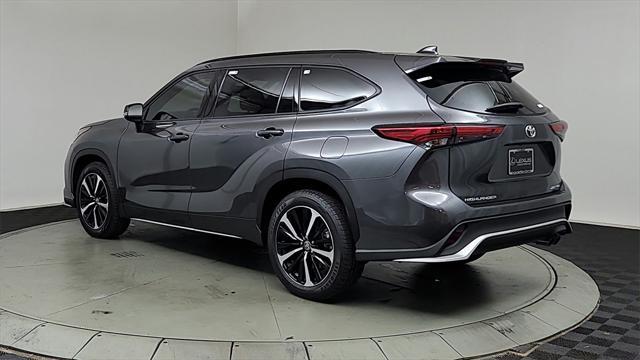 used 2022 Toyota Highlander car, priced at $38,420