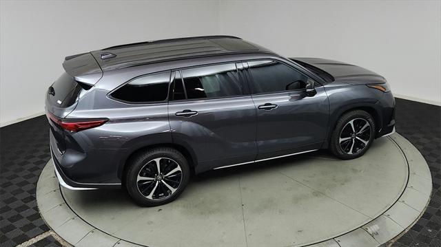 used 2022 Toyota Highlander car, priced at $38,420