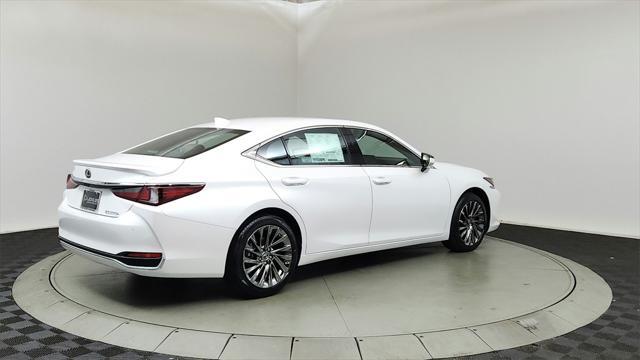 new 2025 Lexus ES 300h car, priced at $56,720