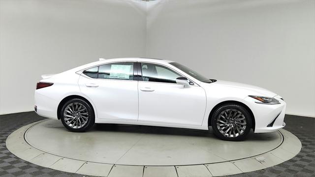 new 2025 Lexus ES 300h car, priced at $56,720