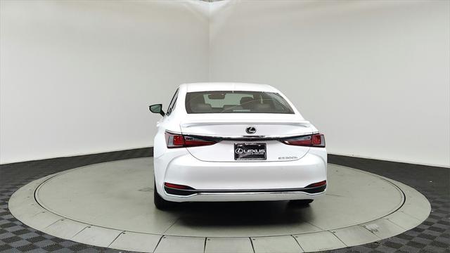 new 2025 Lexus ES 300h car, priced at $56,720