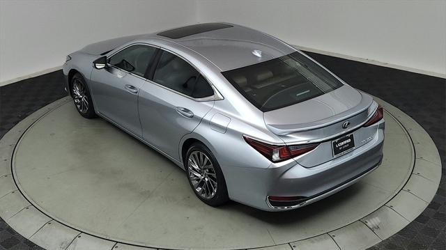 used 2025 Lexus ES 300h car, priced at $49,997